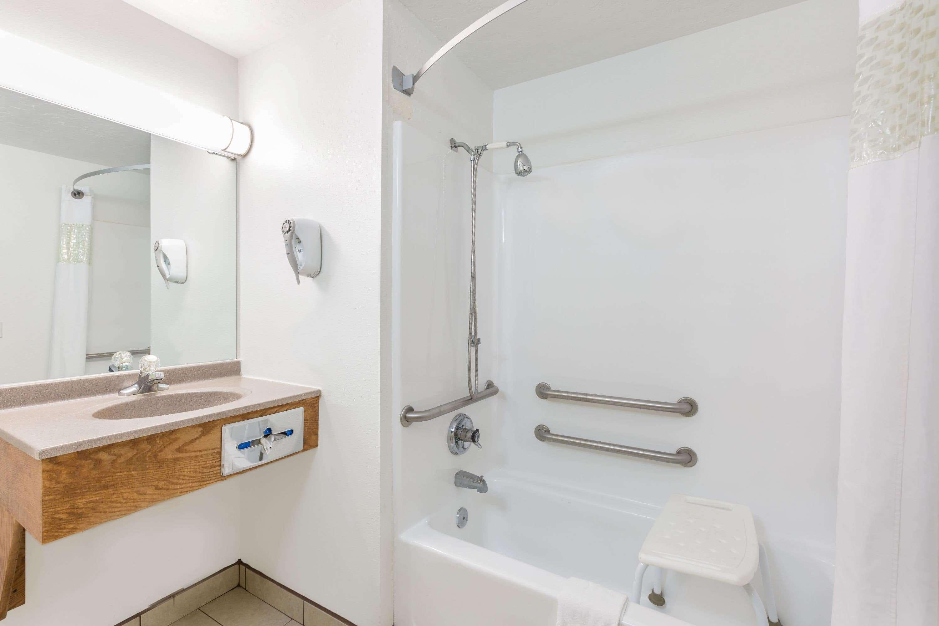 Super 8 By Wyndham North Sioux Hotel